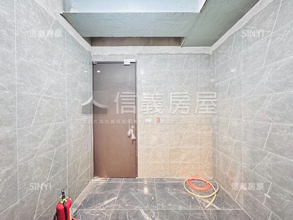 翫寶龍Ｓ１金店面６車位房屋室內格局與周邊環境