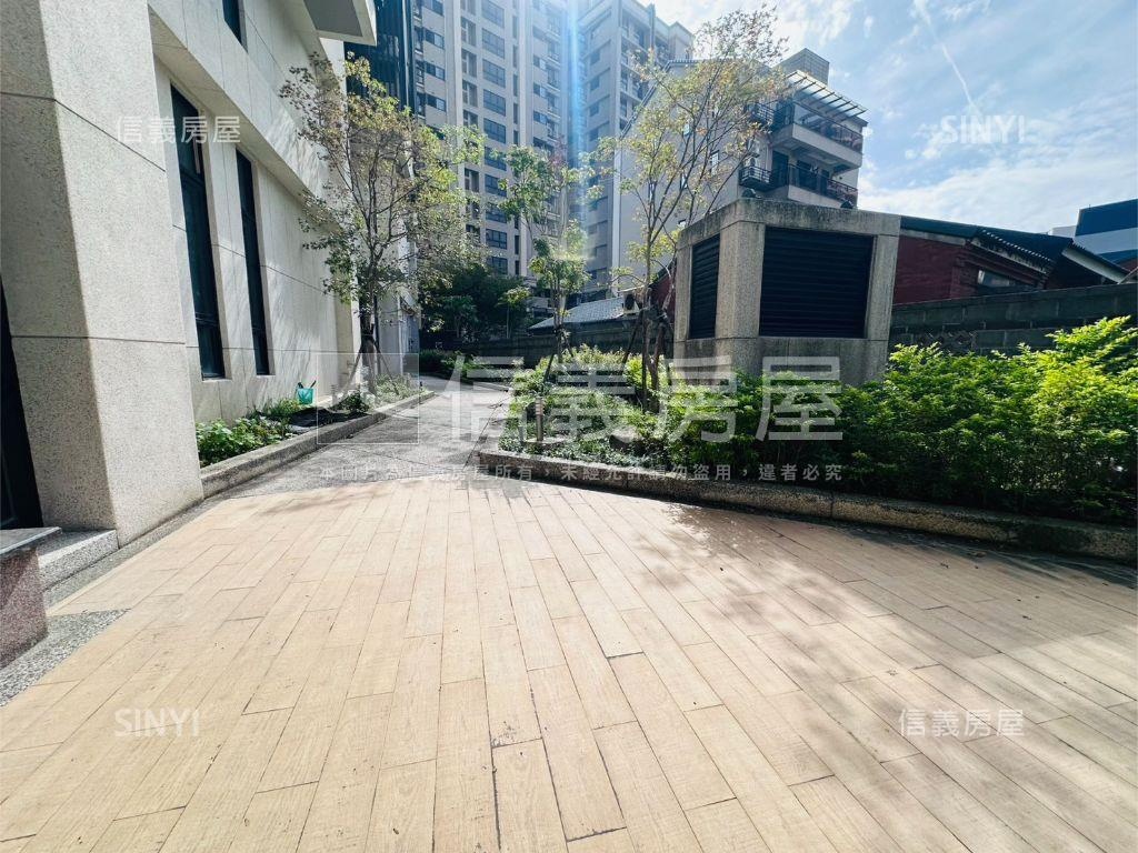 翫寶龍Ｓ１金店面６車位房屋室內格局與周邊環境