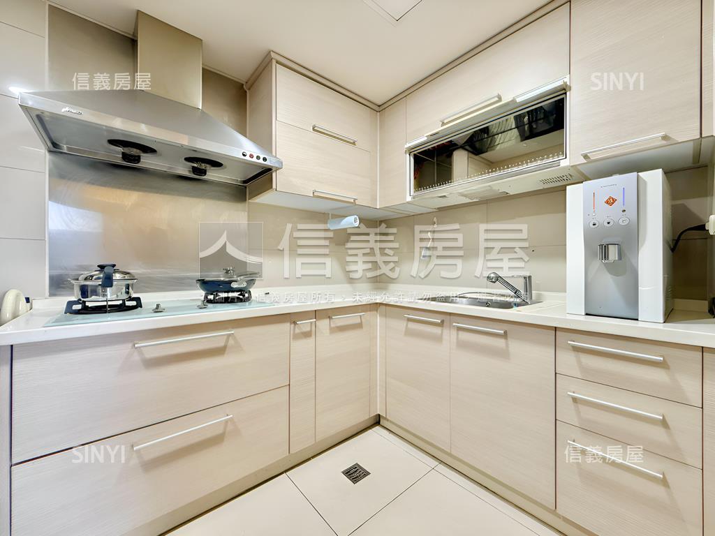 雙衛開窗的三房柱邊車位房屋室內格局與周邊環境