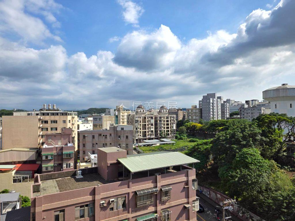 華清社區管理３＋１房車房屋室內格局與周邊環境