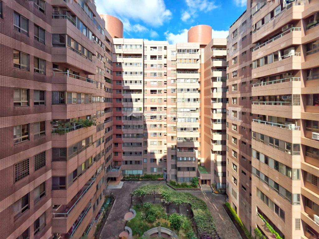 華清社區管理３＋１房車房屋室內格局與周邊環境