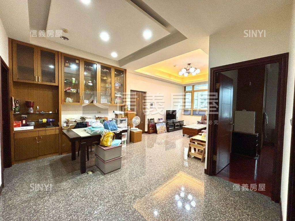 金富天廈Ｉ期●挑高三房房屋室內格局與周邊環境