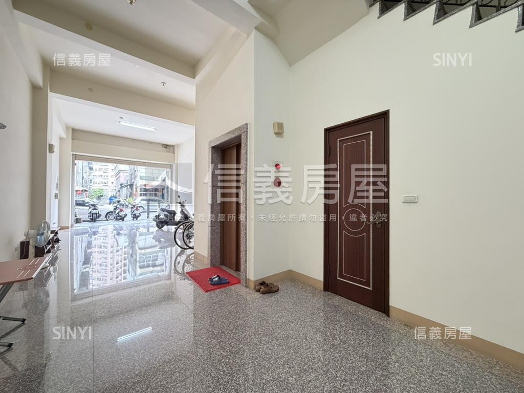 義大醫院旁‧電梯透店房屋室內格局與周邊環境