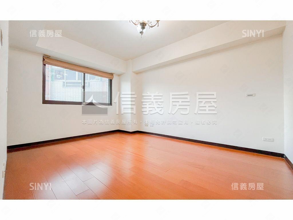 中央公園旁車庫震後別墅房屋室內格局與周邊環境