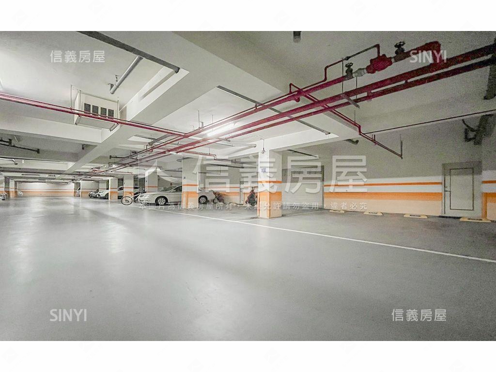 中央公園旁車庫震後別墅房屋室內格局與周邊環境