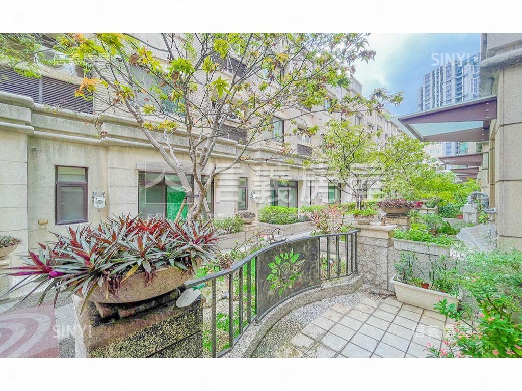 中央公園旁車庫震後別墅房屋室內格局與周邊環境