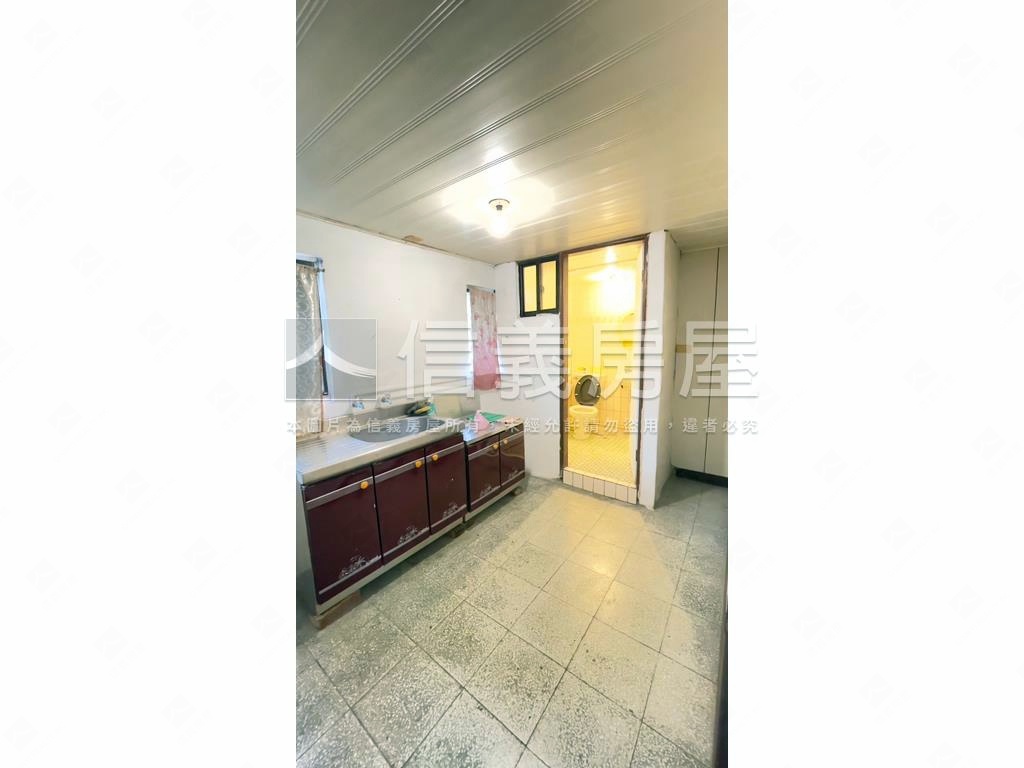 近捷運公寓頂加房屋室內格局與周邊環境