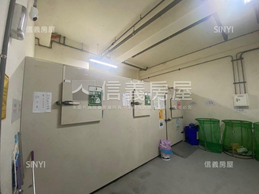 微笑城市高樓裝潢三房平車房屋室內格局與周邊環境