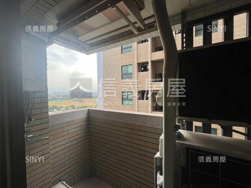 微笑城市高樓裝潢三房平車房屋室內格局與周邊環境