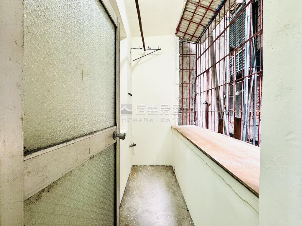 板橋方正公寓二樓房屋室內格局與周邊環境
