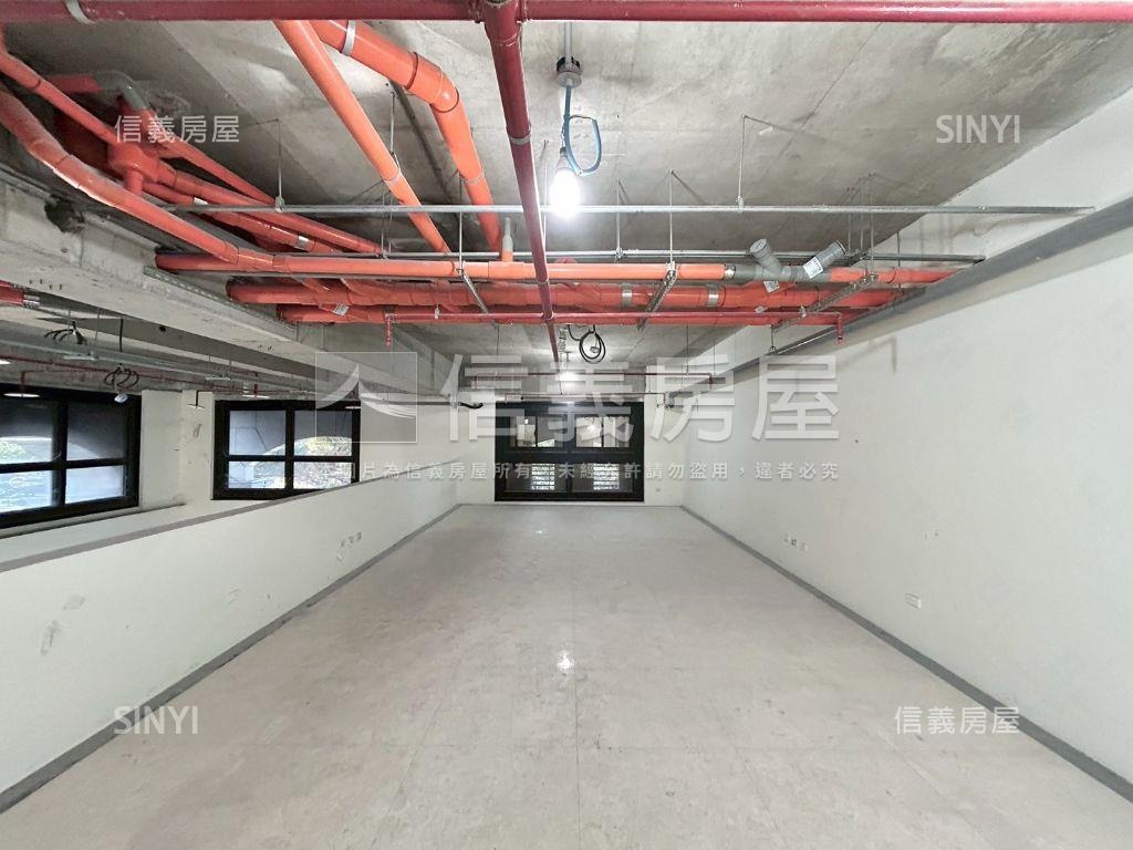 磐龍壹號中央路角窗店面房屋室內格局與周邊環境