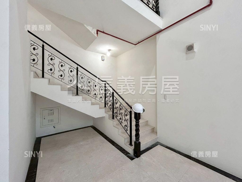 磐龍壹號中央路角窗店面房屋室內格局與周邊環境