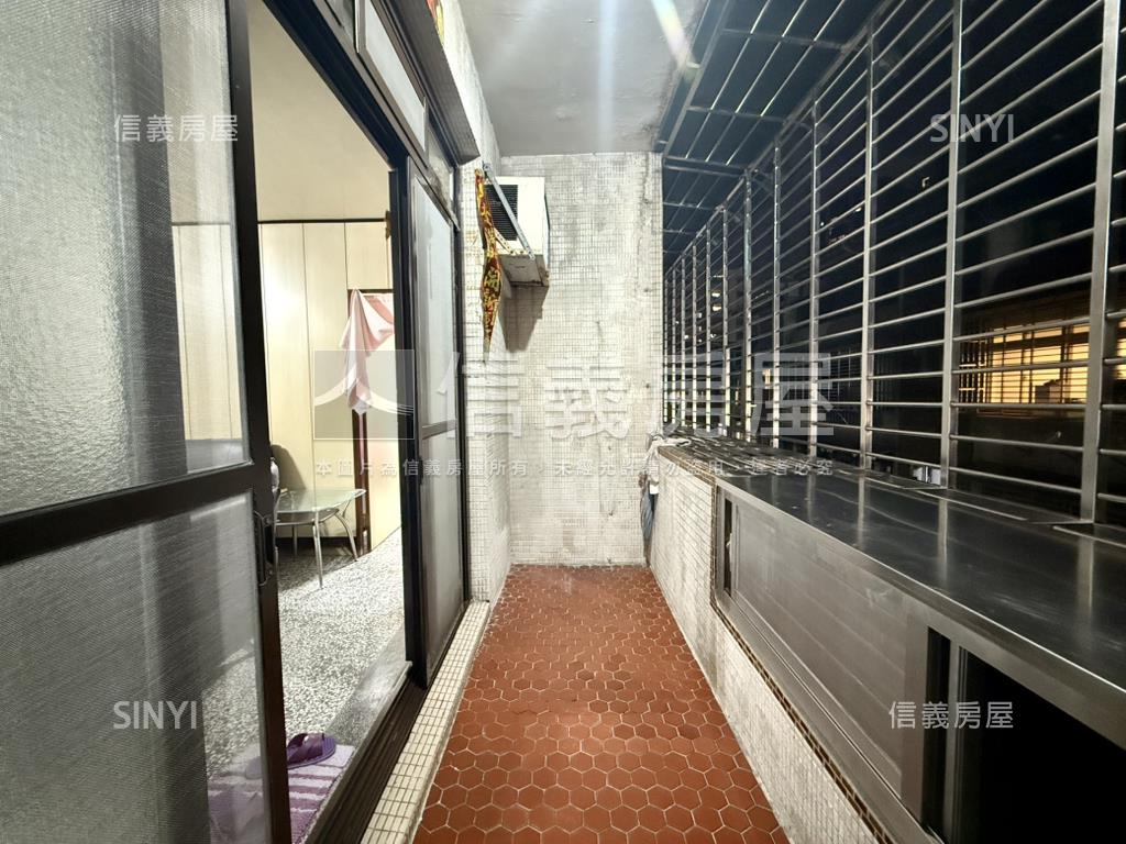 捷運２線３站雙陽台大空間房屋室內格局與周邊環境