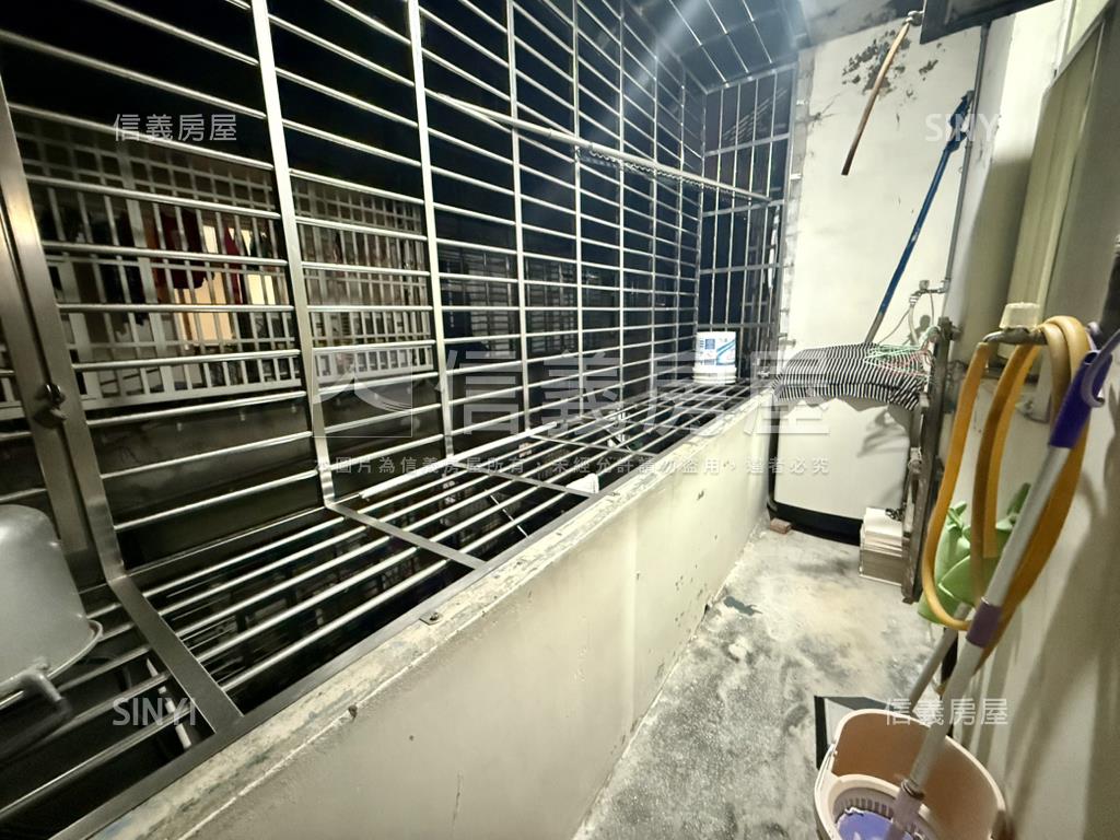 捷運２線３站雙陽台大空間房屋室內格局與周邊環境