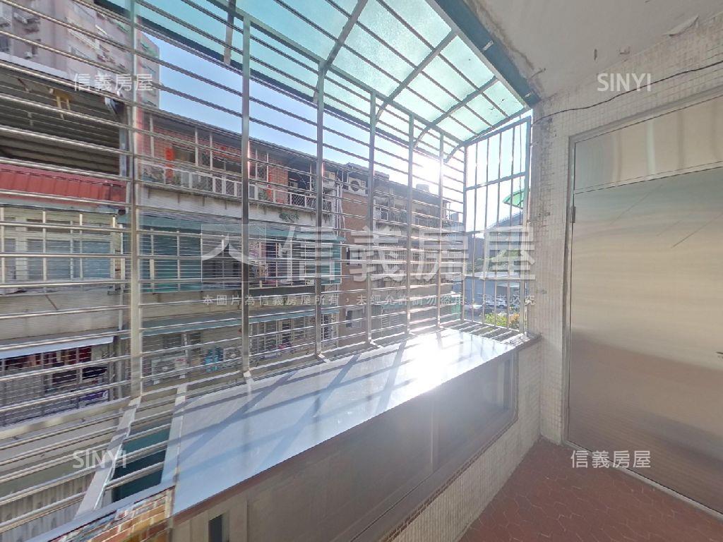 捷運２線３站雙陽台大空間房屋室內格局與周邊環境