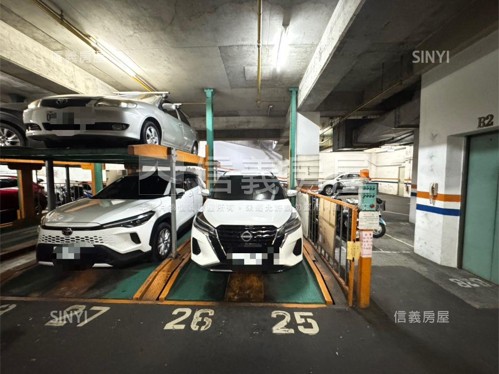 近文山樓中樓配車位房屋室內格局與周邊環境