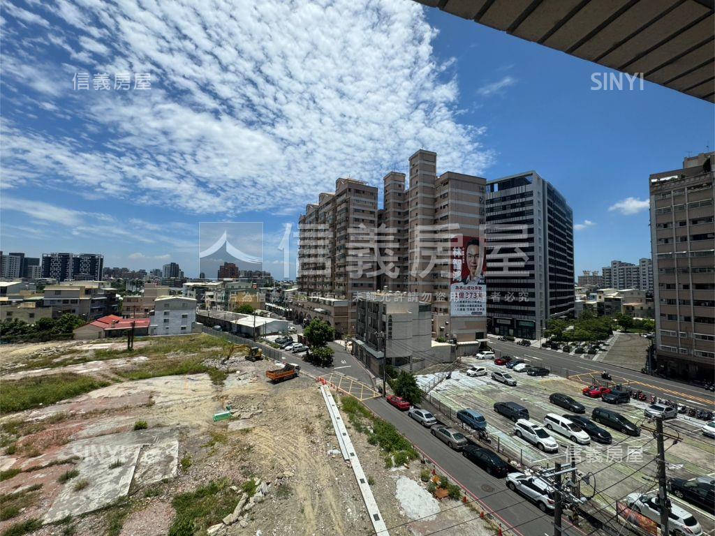 近文山樓中樓配車位房屋室內格局與周邊環境