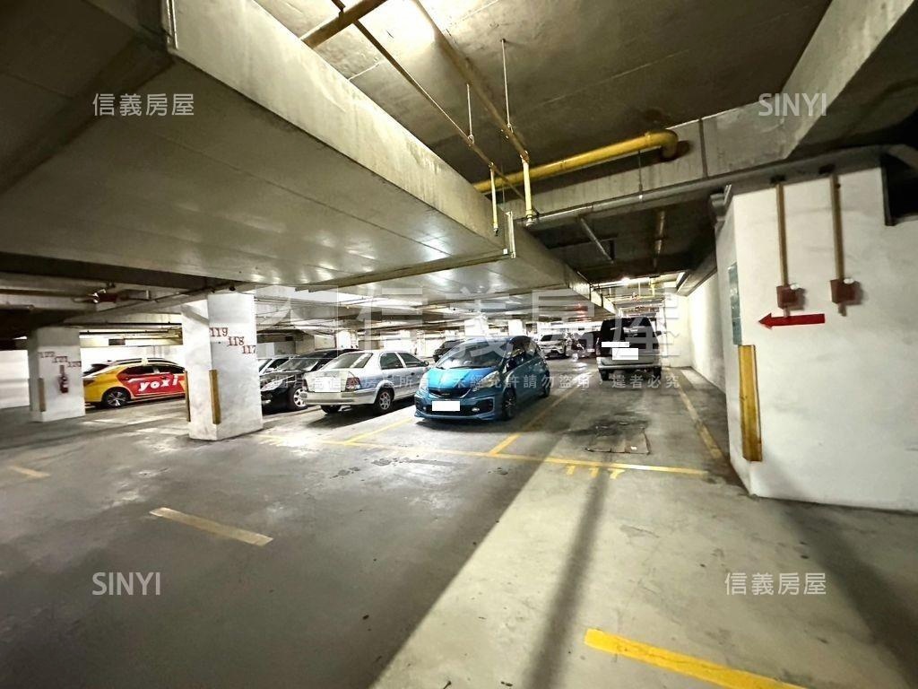 南屯五期理想貴族平面車位房屋室內格局與周邊環境