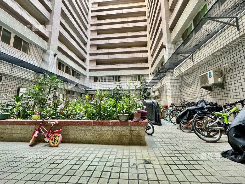 南屯五期理想貴族平面車位房屋室內格局與周邊環境