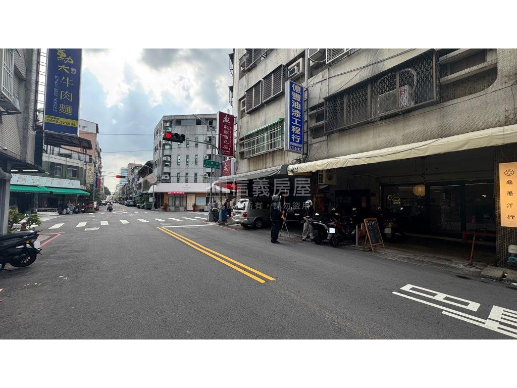 中國醫商業邊間大地坪透店房屋室內格局與周邊環境