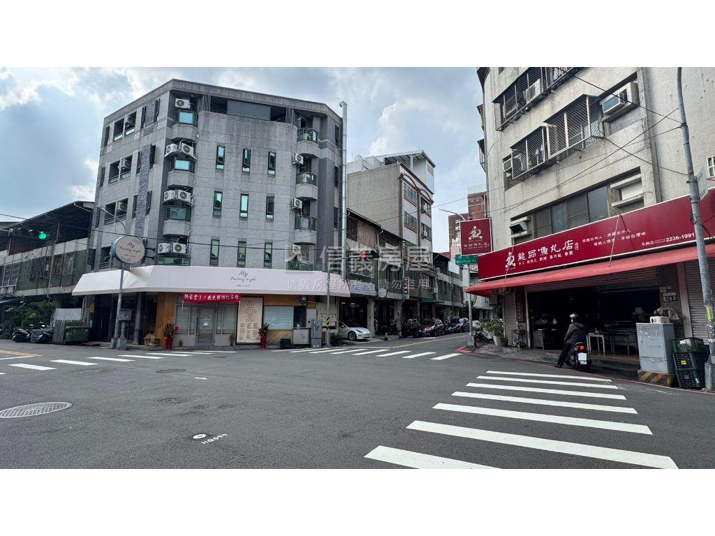 中國醫商業邊間大地坪透店房屋室內格局與周邊環境