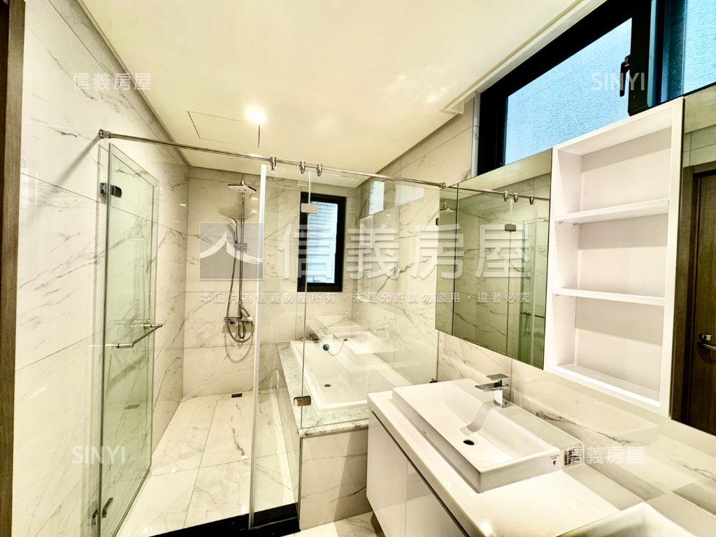 面寬約六米增建電梯別墅房屋室內格局與周邊環境