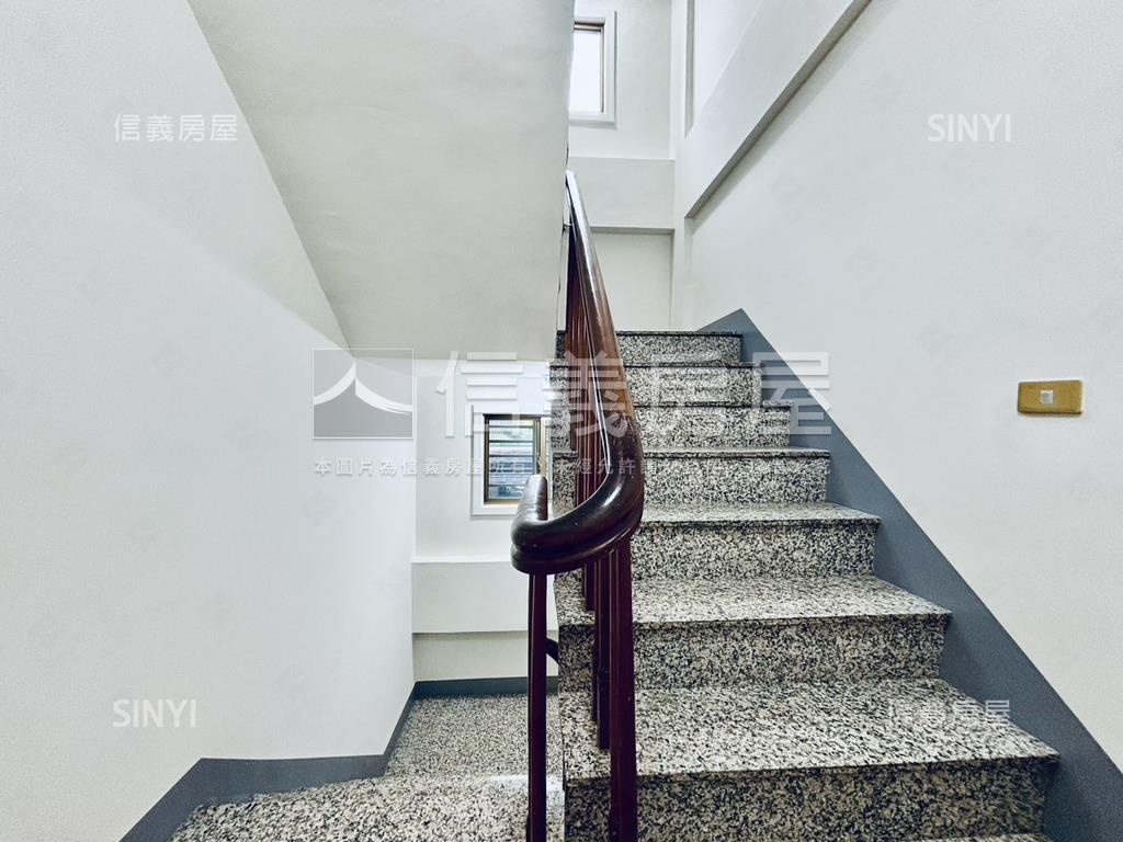 鳥松國小正路面寬五米透天房屋室內格局與周邊環境