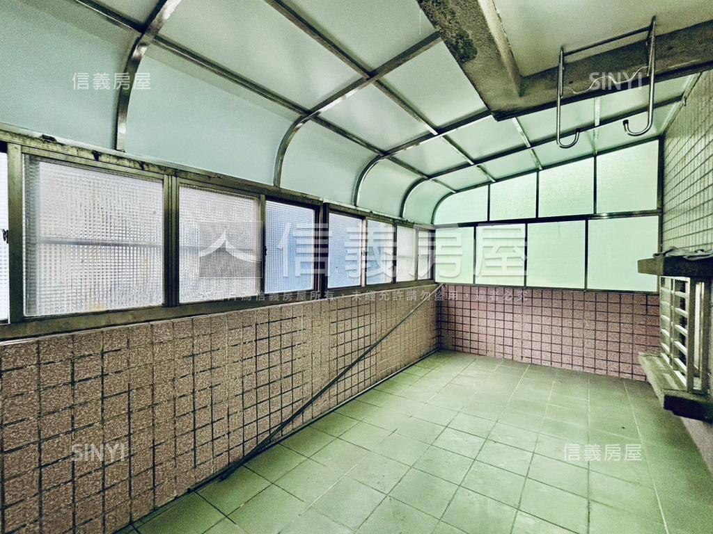 鳥松國小正路面寬五米透天房屋室內格局與周邊環境