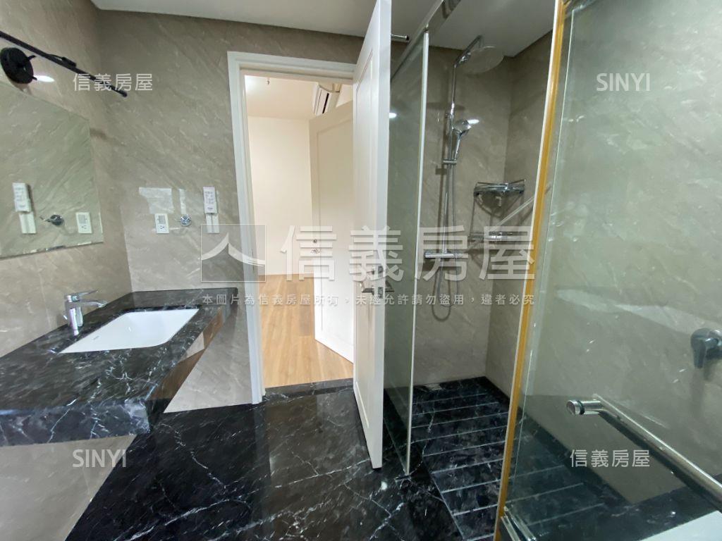 單元二精銳博朝南雙車位房屋室內格局與周邊環境