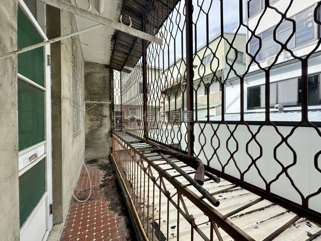 國安街車庫孝親透天房屋室內格局與周邊環境