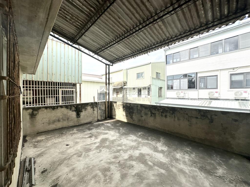 國安街車庫孝親透天房屋室內格局與周邊環境