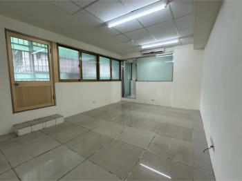 中和第一關金雞母！