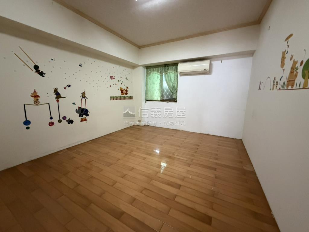 智慧龍門電梯四房真讚房屋室內格局與周邊環境