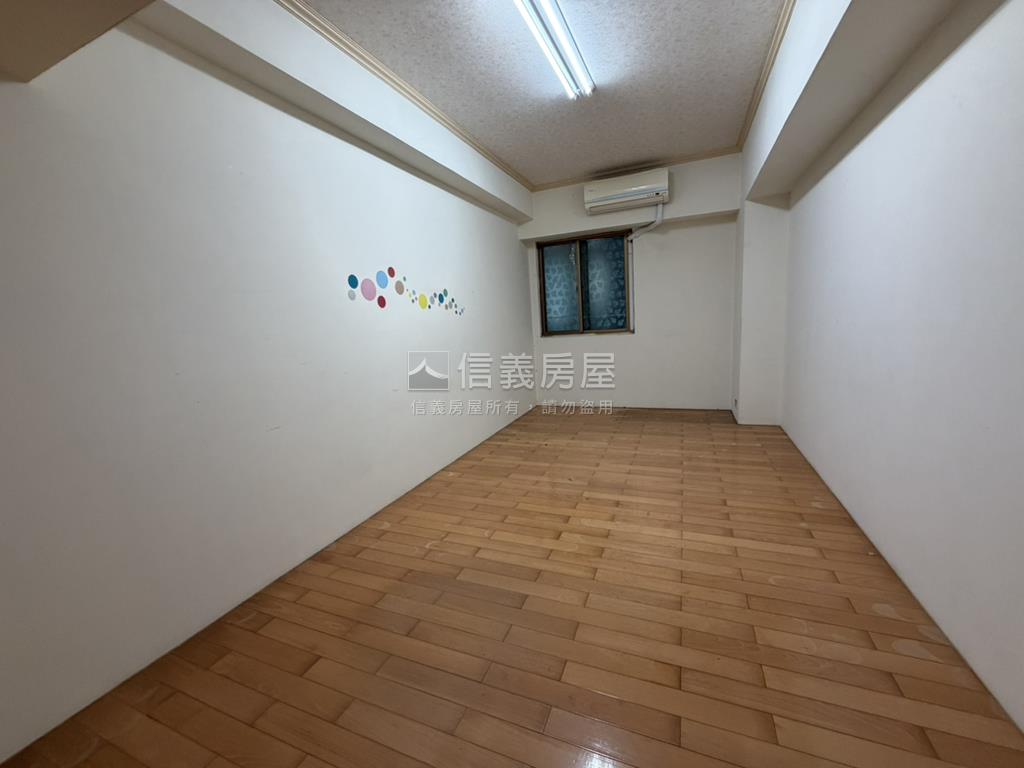 智慧龍門電梯四房真讚房屋室內格局與周邊環境