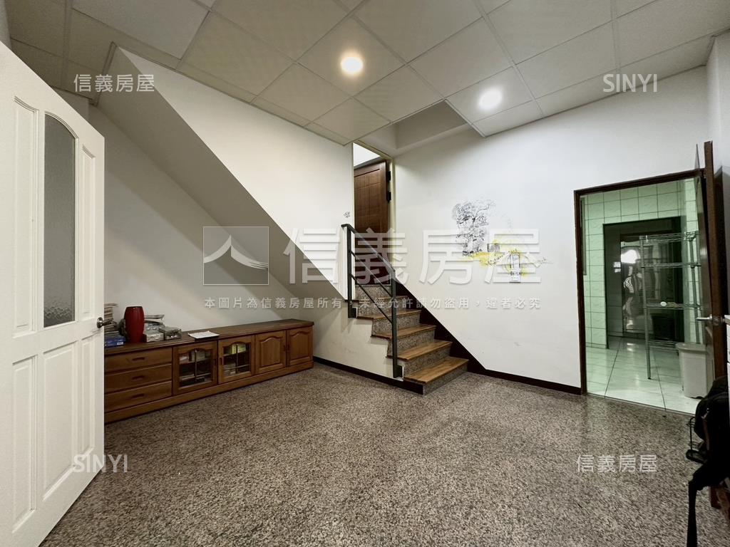 近新南國小朝南美透天房屋室內格局與周邊環境