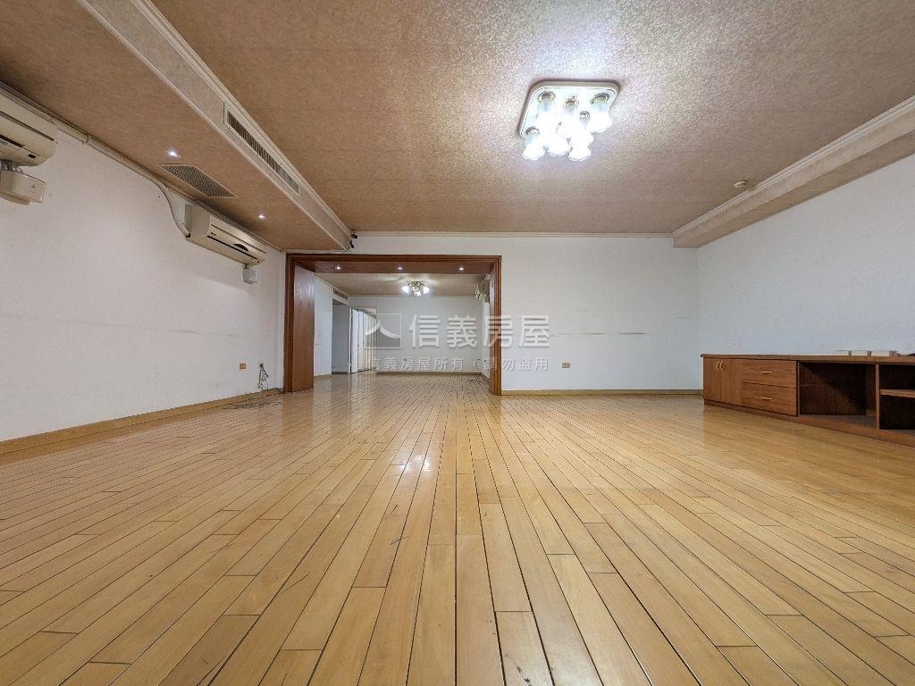近旅順公園大三房平車房屋室內格局與周邊環境