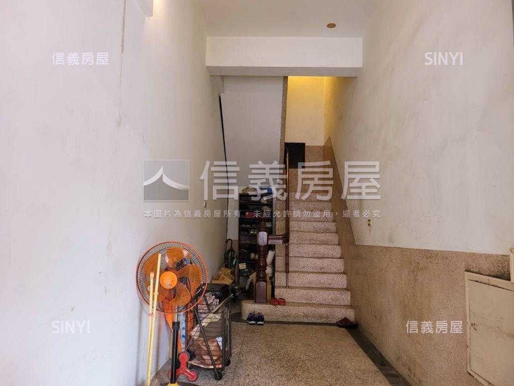 農１６雙面寬百坪店霸房屋室內格局與周邊環境