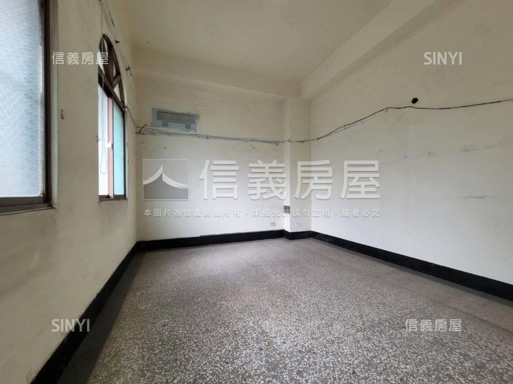 農１６雙面寬百坪店霸房屋室內格局與周邊環境