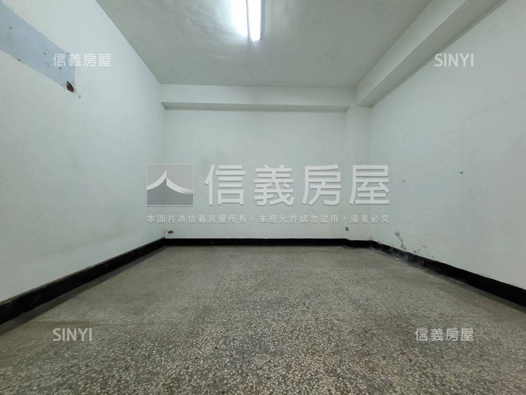 農１６雙面寬百坪店霸房屋室內格局與周邊環境