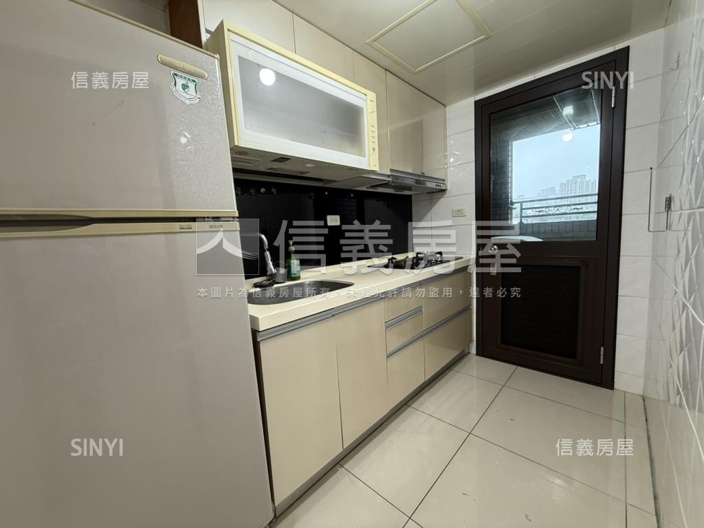 城上水美採光兩房房屋室內格局與周邊環境