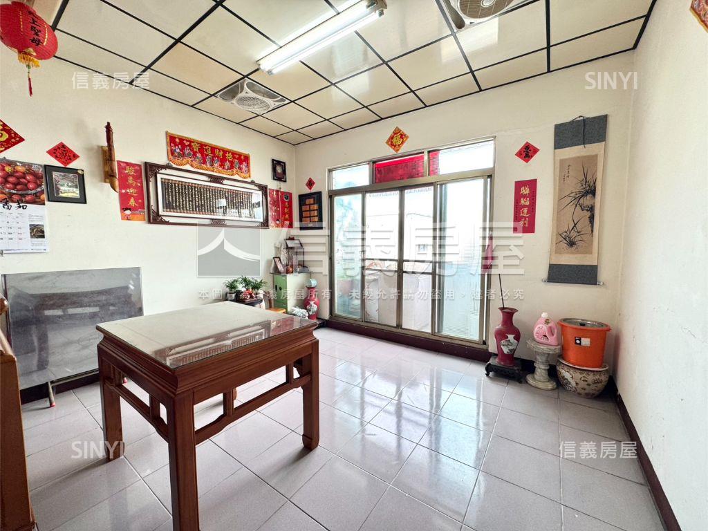 近修平科大臨路４樓透天房屋室內格局與周邊環境