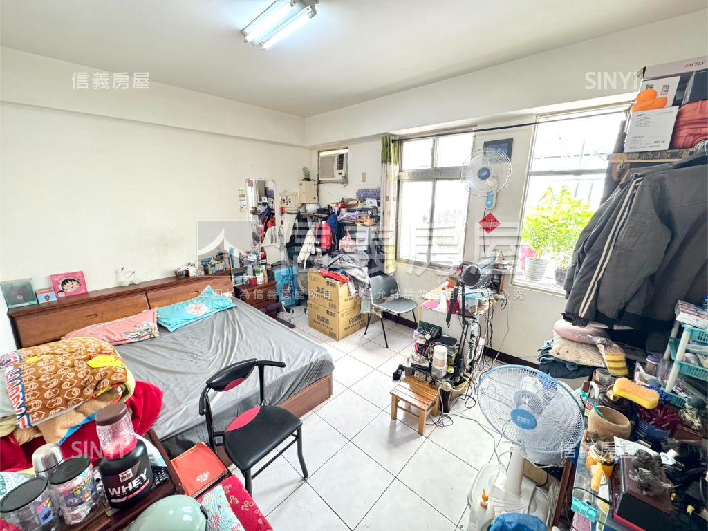 近修平科大臨路４樓透天房屋室內格局與周邊環境