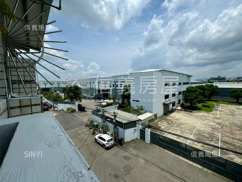 近修平科大臨路４樓透天房屋室內格局與周邊環境