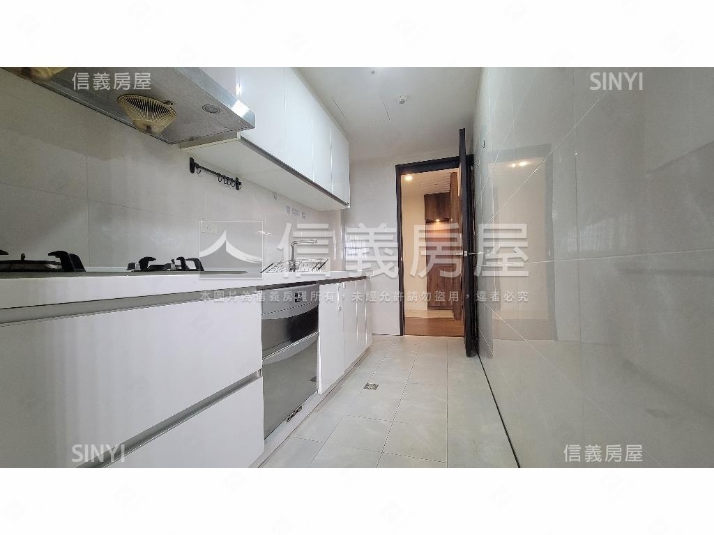 群耀Ｖ１裝潢景觀二房車位房屋室內格局與周邊環境