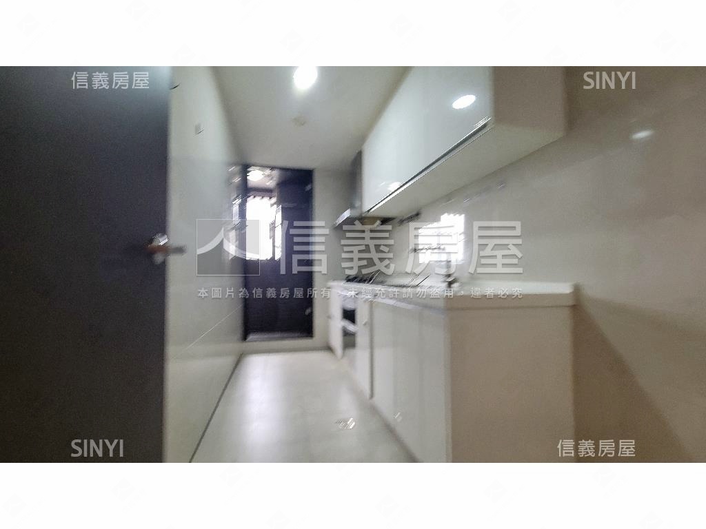 群耀Ｖ１裝潢景觀二房車位房屋室內格局與周邊環境