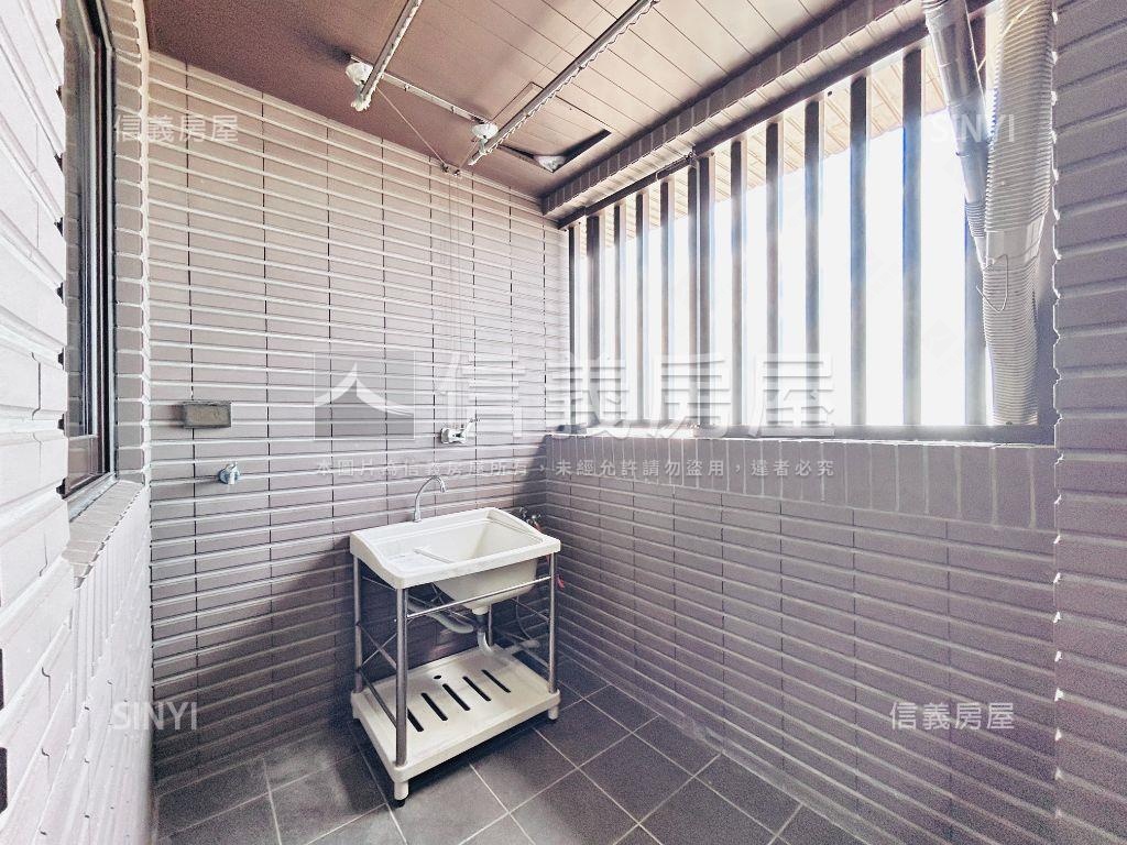 群耀Ｖ１裝潢景觀二房車位房屋室內格局與周邊環境