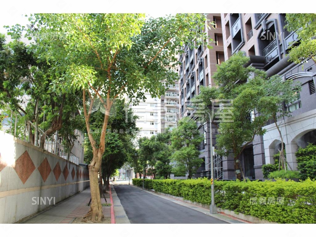 專任台大緣書香庭院雙車位房屋室內格局與周邊環境