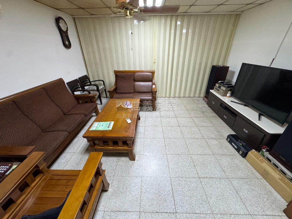 稀有☆龍岡龍泉街優美透天房屋室內格局與周邊環境