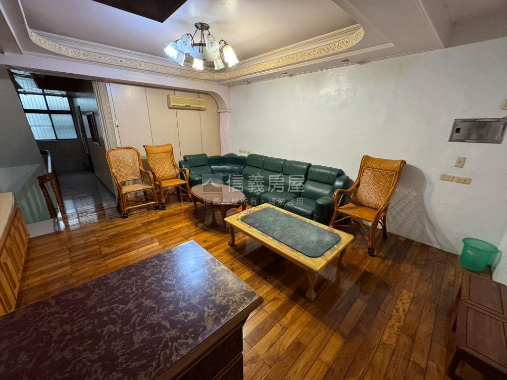 稀有☆龍岡龍泉街優美透天房屋室內格局與周邊環境