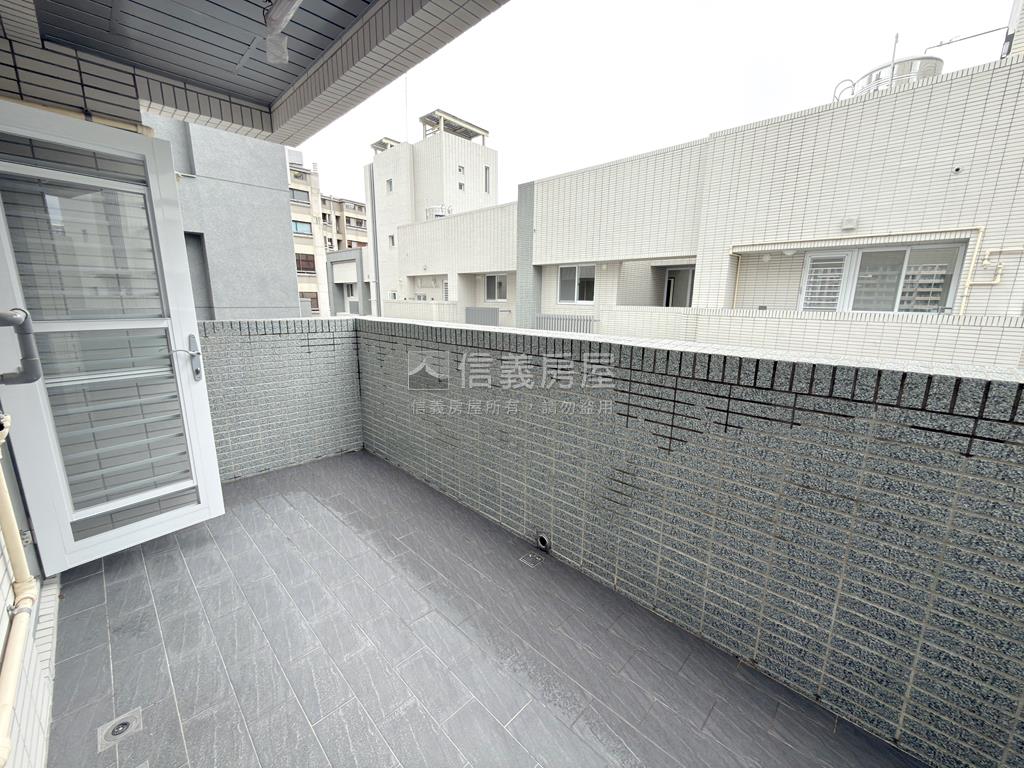 全新落成樹語院三房車位房屋室內格局與周邊環境